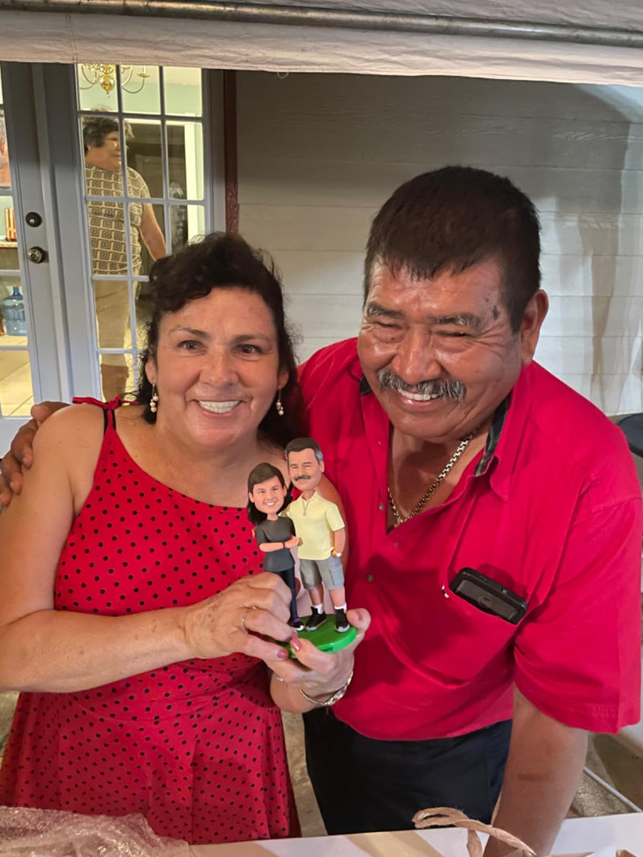 Custom couple bobblehead gift